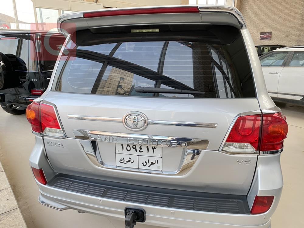 تۆیۆتا لاند کروزەر